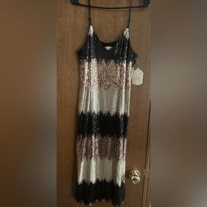 Black and Gold Sleeveless Midi Slip Dress for Night Out